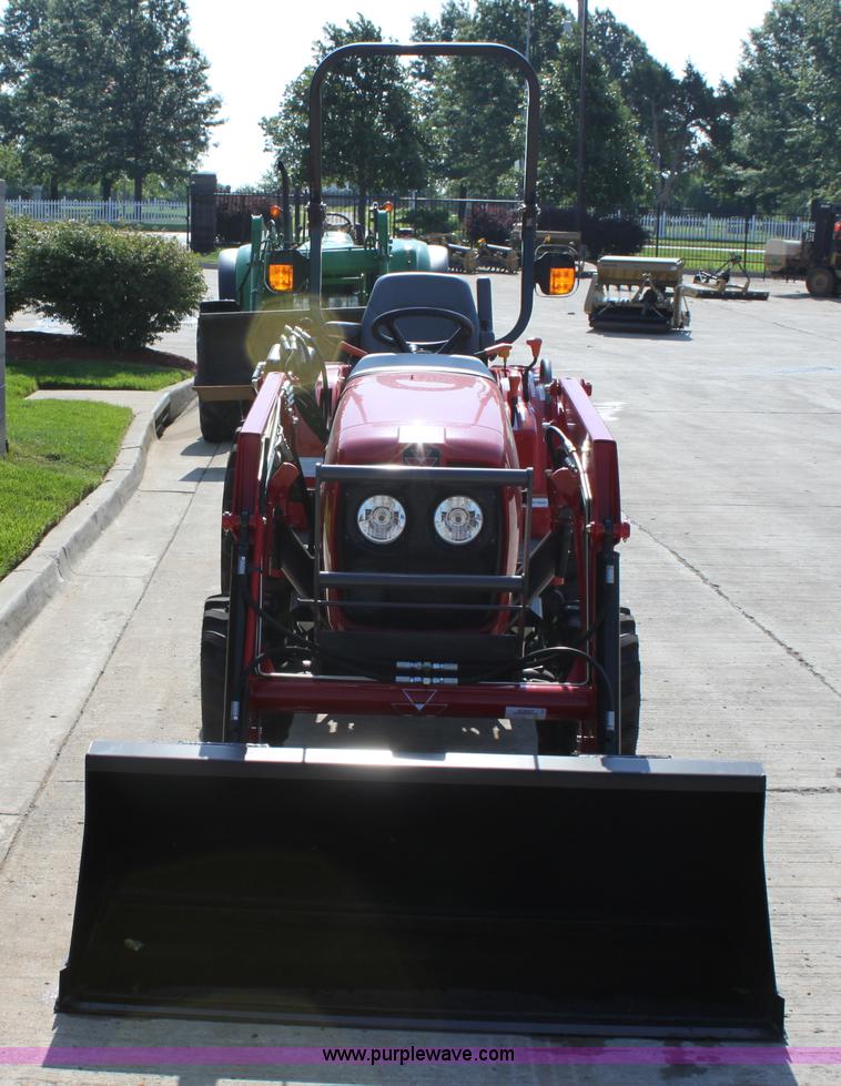 image for item A3688 Massey-Ferguson 1529 MFWD tractor with loader