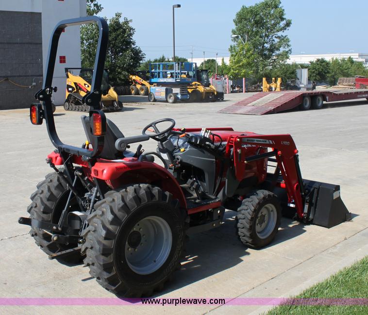 image for item A3688 Massey-Ferguson 1529 MFWD tractor with loader