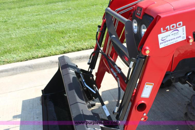 image for item A3688 Massey-Ferguson 1529 MFWD tractor with loader