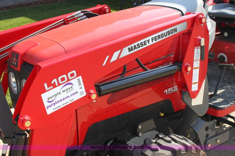 image for item A3688 Massey-Ferguson 1529 MFWD tractor with loader