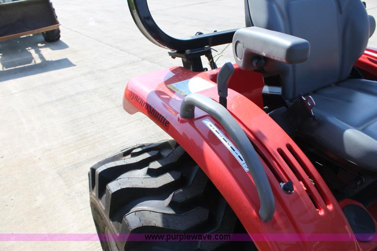 image for item A3688 Massey-Ferguson 1529 MFWD tractor with loader