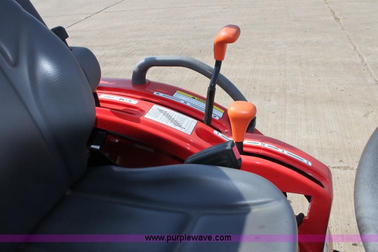 image for item A3688 Massey-Ferguson 1529 MFWD tractor with loader