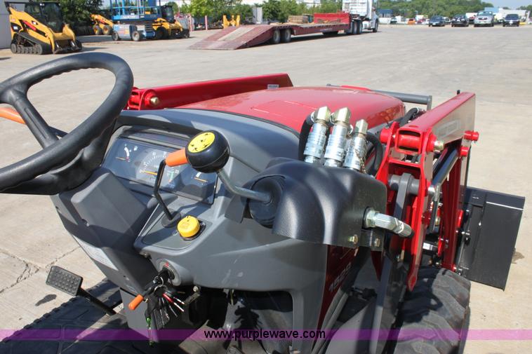 image for item A3688 Massey-Ferguson 1529 MFWD tractor with loader