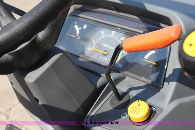 image for item A3688 Massey-Ferguson 1529 MFWD tractor with loader