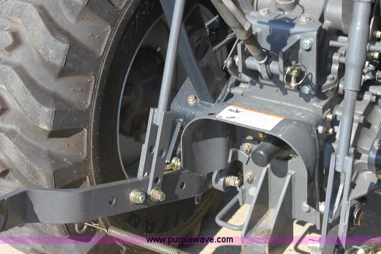 image for item A3688 Massey-Ferguson 1529 MFWD tractor with loader