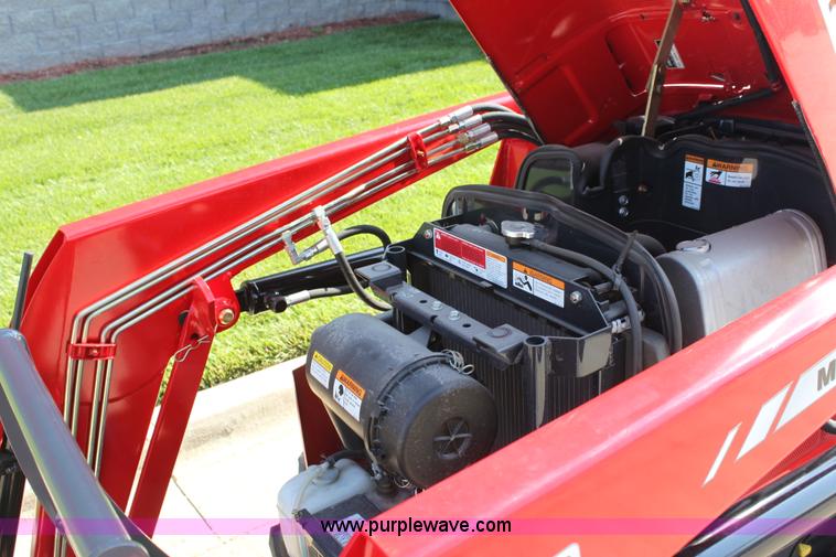 image for item A3688 Massey-Ferguson 1529 MFWD tractor with loader