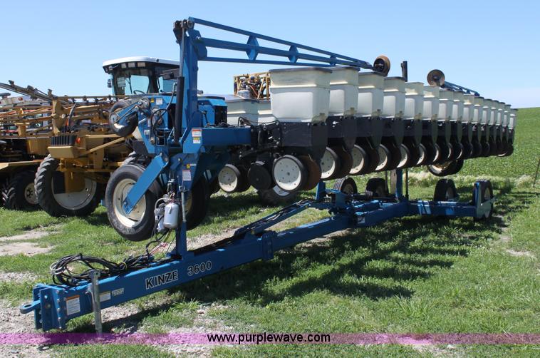 image for item A3695 Kinze 3600 Twin-Line 16/31 row planter