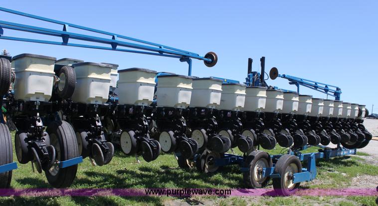 image for item A3695 Kinze 3600 Twin-Line 16/31 row planter
