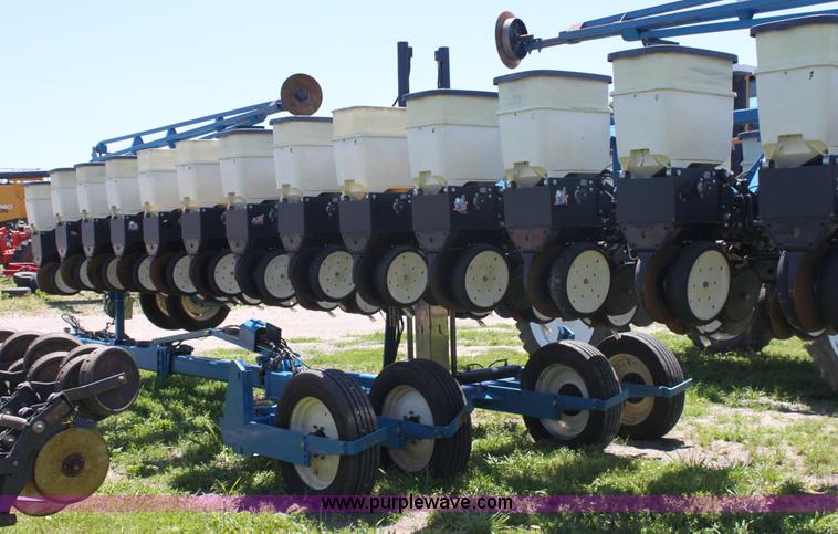 image for item A3695 Kinze 3600 Twin-Line 16/31 row planter