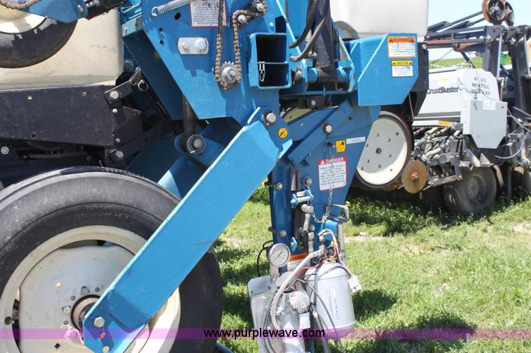 image for item A3695 Kinze 3600 Twin-Line 16/31 row planter