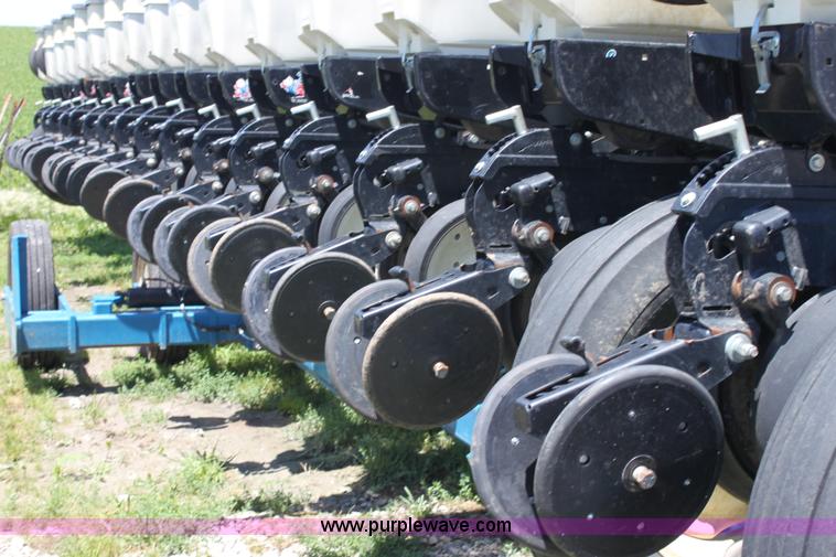 image for item A3695 Kinze 3600 Twin-Line 16/31 row planter