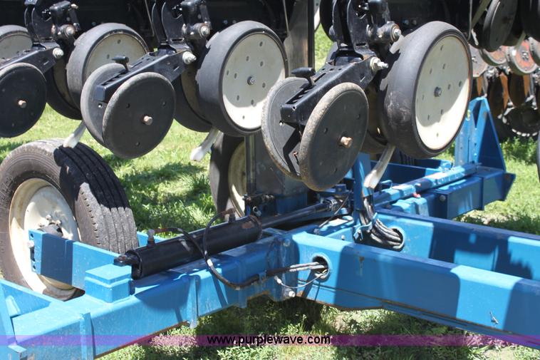 image for item A3695 Kinze 3600 Twin-Line 16/31 row planter