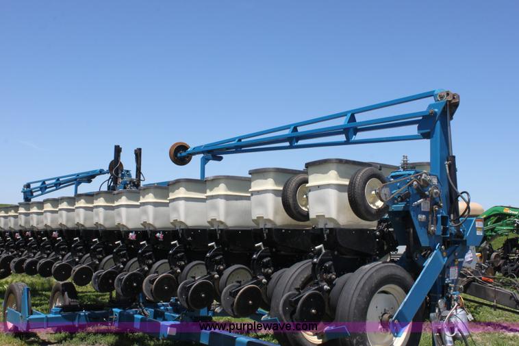 image for item A3695 Kinze 3600 Twin-Line 16/31 row planter