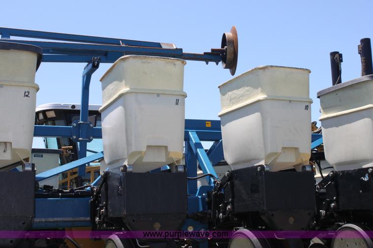 image for item A3695 Kinze 3600 Twin-Line 16/31 row planter