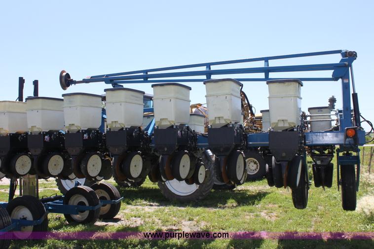 image for item A3695 Kinze 3600 Twin-Line 16/31 row planter