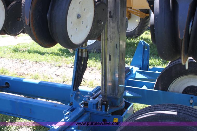 image for item A3695 Kinze 3600 Twin-Line 16/31 row planter