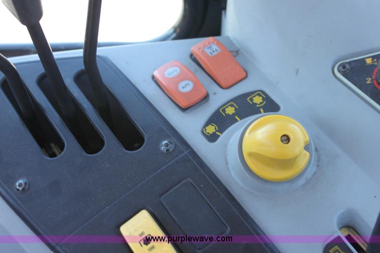 image for item A3702 2006 Massey-Ferguson 5455 MFWD tractor