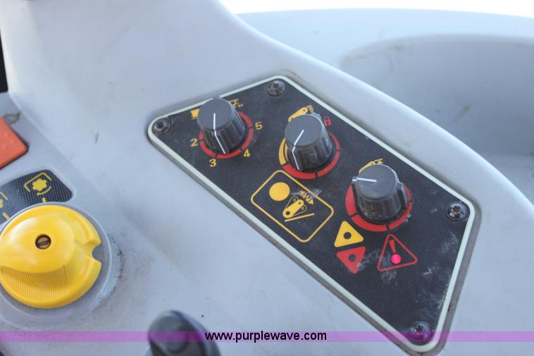 image for item A3702 2006 Massey-Ferguson 5455 MFWD tractor