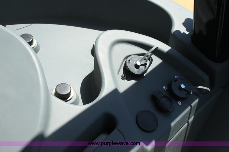 image for item A3703 2010 AGCO Challenger MT425B MFWD tractor