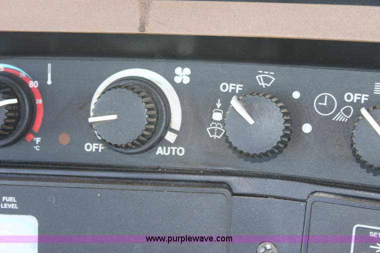 image for item A3705 2000 John Deere 9400T tractor