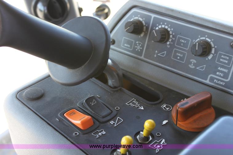 image for item A3709 2007 AGCO Gleaner R65 RWA combine