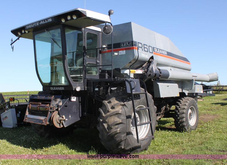 image for item A3713 Gleaner R60 RWA combine