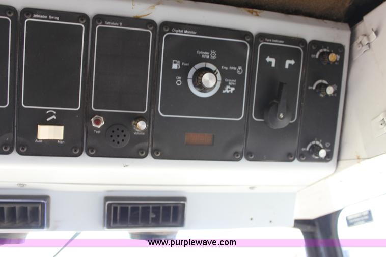 image for item A3713 Gleaner R60 RWA combine