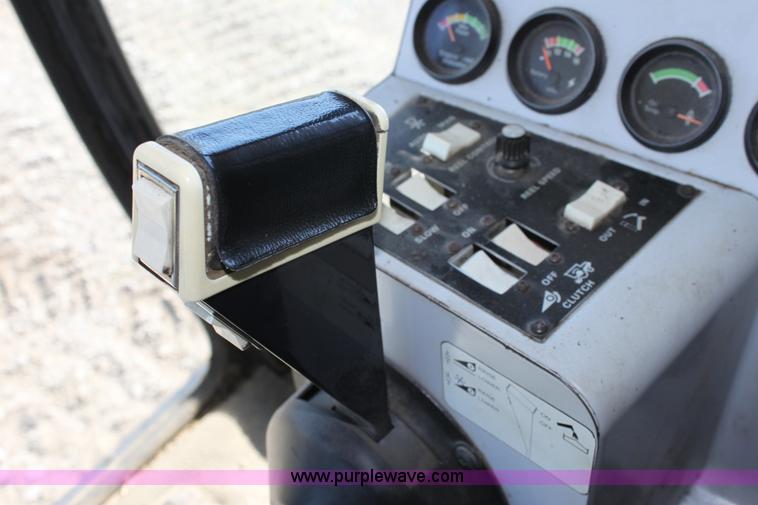 image for item A3713 Gleaner R60 RWA combine