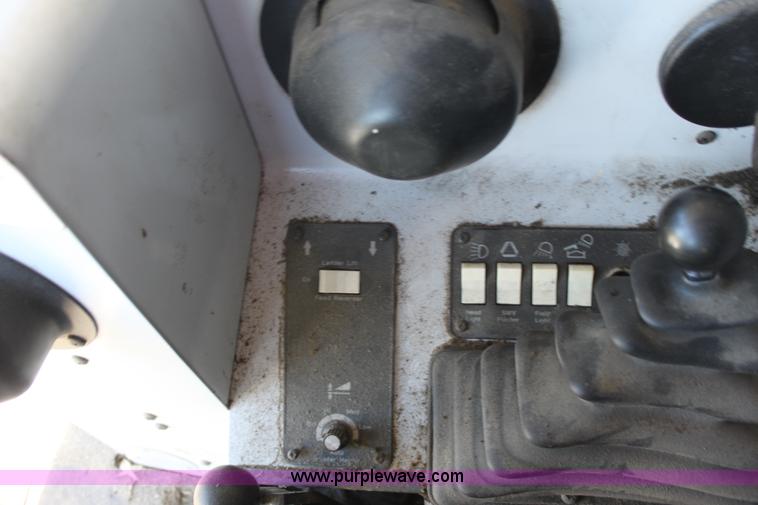 image for item A3713 Gleaner R60 RWA combine