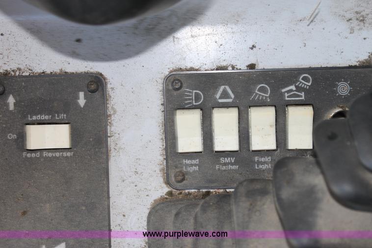 image for item A3713 Gleaner R60 RWA combine