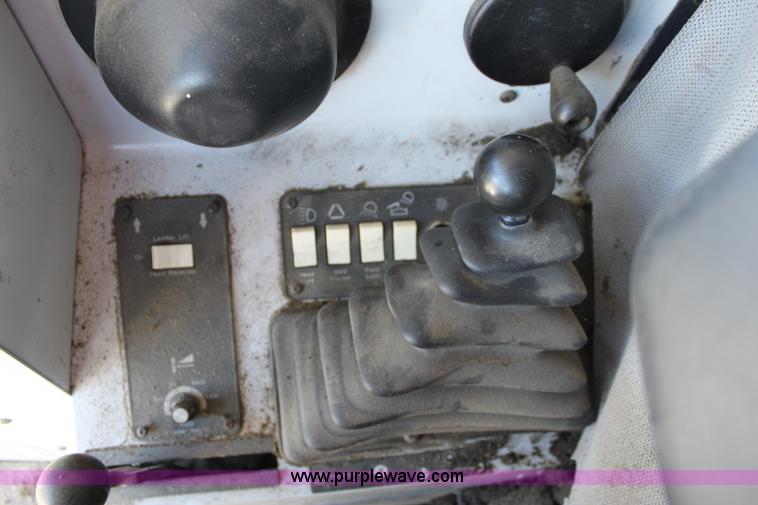 image for item A3713 Gleaner R60 RWA combine