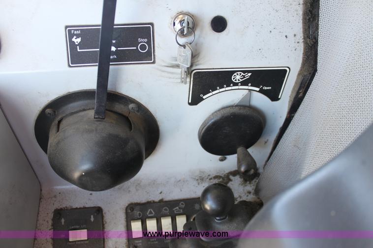 image for item A3713 Gleaner R60 RWA combine