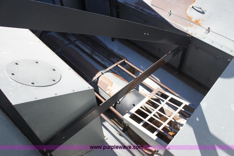 image for item A3713 Gleaner R60 RWA combine