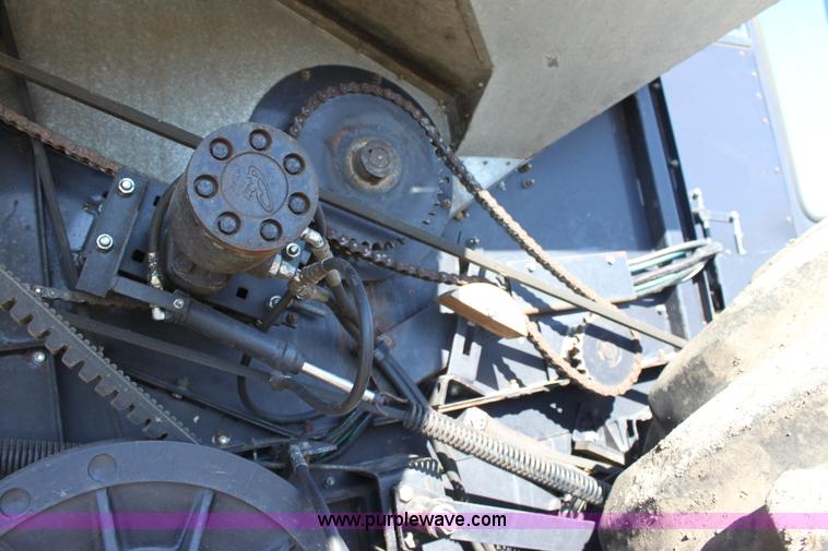 image for item A3713 Gleaner R60 RWA combine