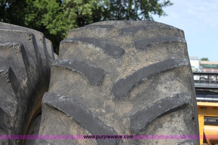 image for item A3724 1982 Allis Chalmers 8050 MFWD tractor