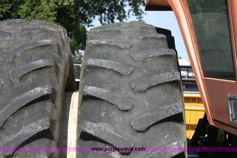 image for item A3724 1982 Allis Chalmers 8050 MFWD tractor