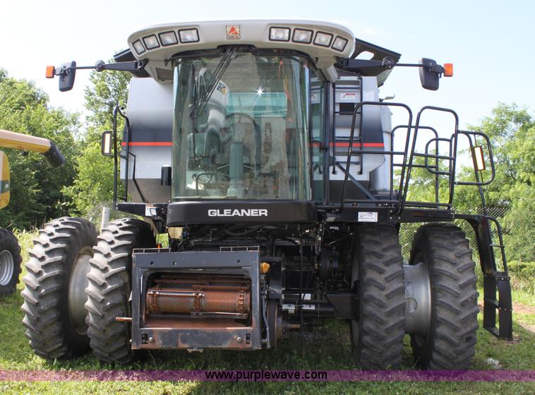 image for item A3733 2003 AGCO Gleaner R75 RWA combine