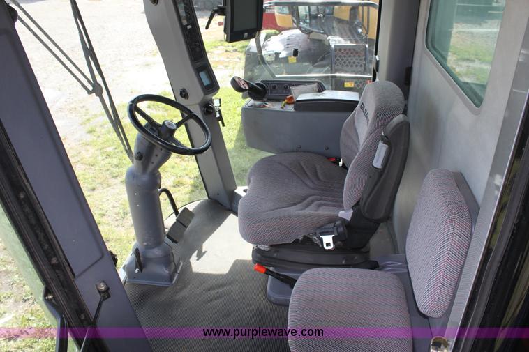 image for item A3733 2003 AGCO Gleaner R75 RWA combine