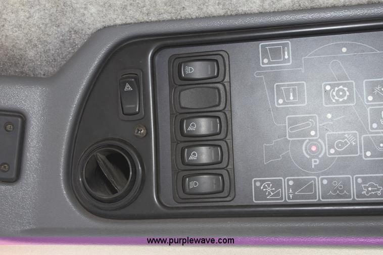 image for item A3733 2003 AGCO Gleaner R75 RWA combine