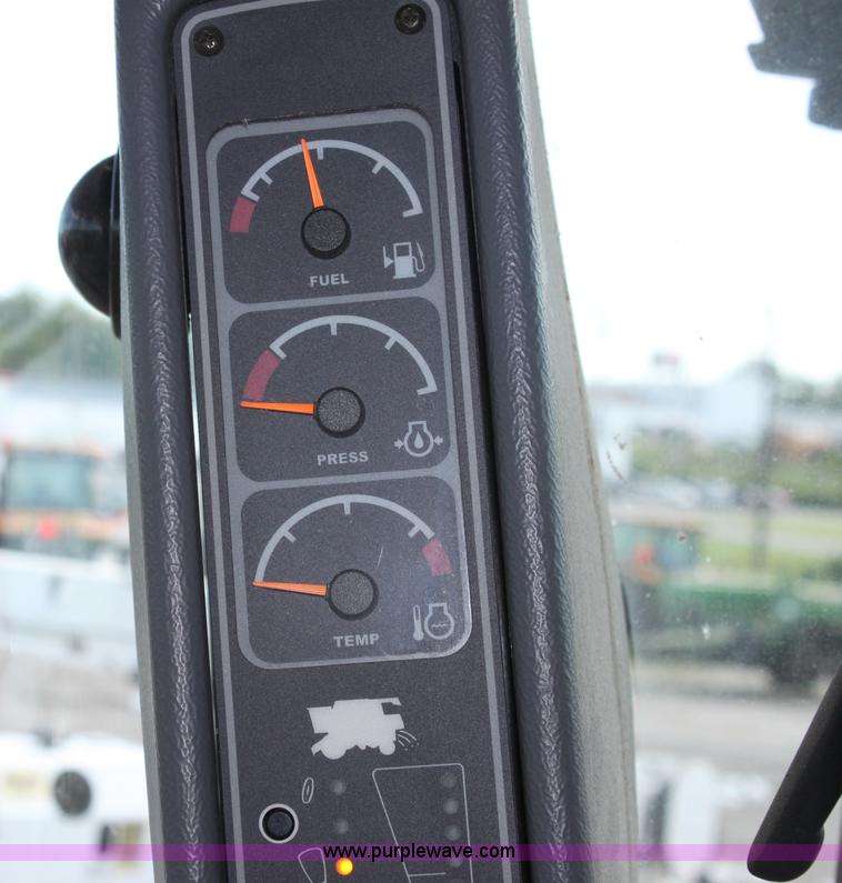 image for item A3733 2003 AGCO Gleaner R75 RWA combine