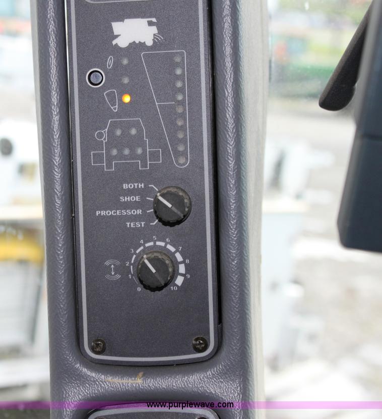 image for item A3733 2003 AGCO Gleaner R75 RWA combine