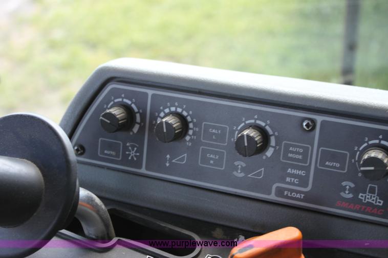 image for item A3733 2003 AGCO Gleaner R75 RWA combine