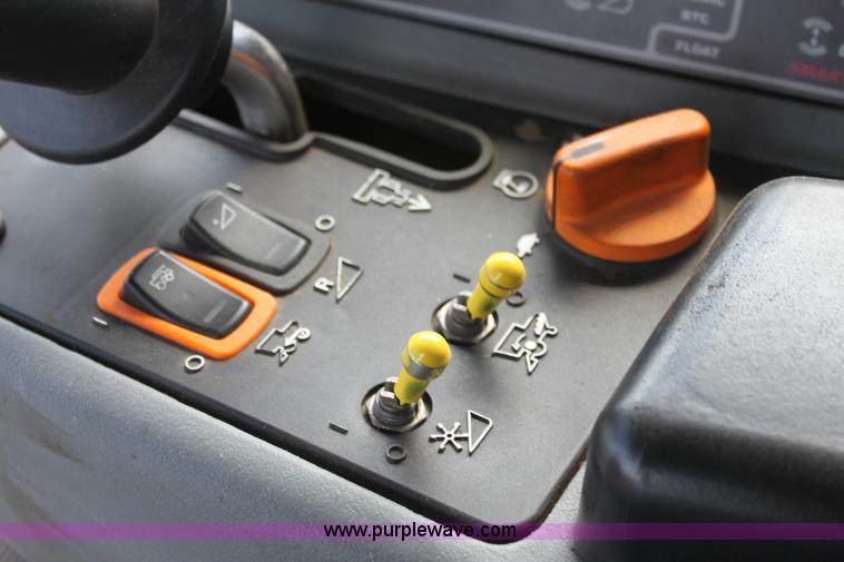 image for item A3733 2003 AGCO Gleaner R75 RWA combine