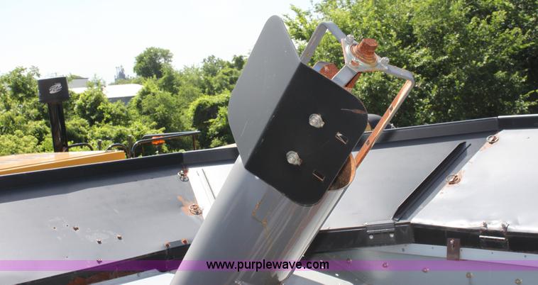 image for item A3733 2003 AGCO Gleaner R75 RWA combine