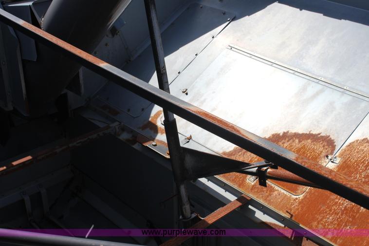 image for item A3733 2003 AGCO Gleaner R75 RWA combine