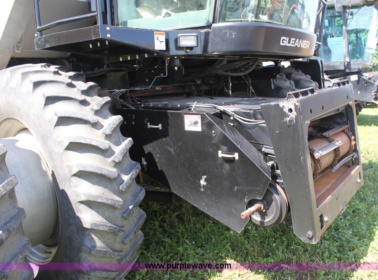 image for item A3733 2003 AGCO Gleaner R75 RWA combine