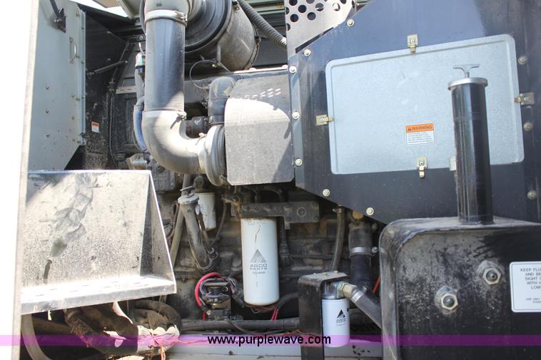 image for item A3733 2003 AGCO Gleaner R75 RWA combine