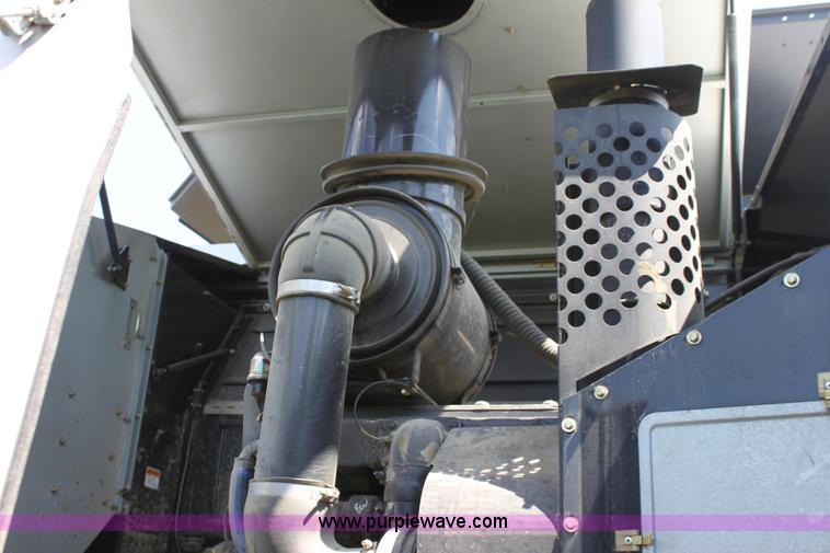 image for item A3733 2003 AGCO Gleaner R75 RWA combine