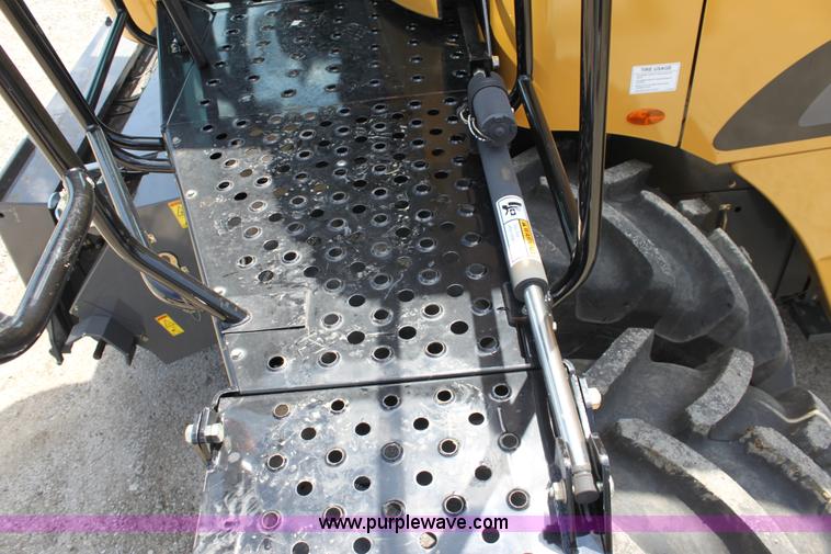 image for item A3735 2009 AGCO Challenger 670B RWA combine