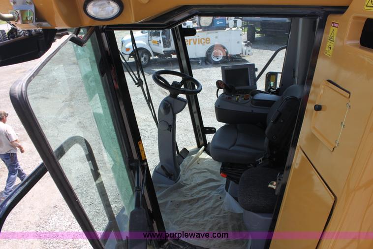 image for item A3735 2009 AGCO Challenger 670B RWA combine